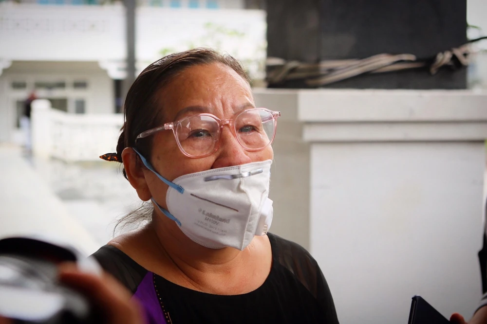 Bà Đàm Thị Kim (quận 6, TPHCM) và gia đình vẫn luôn động viên nhau nguôi ngoai đi nỗi đau. Ảnh: TÚ NGÂN