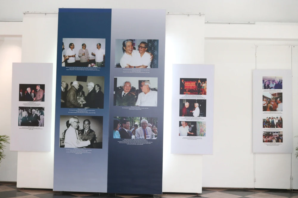 Triển lãm trưng bày trên 200 hình ảnh về Cố Thủ tướng Võ Văn Kiệt. Ảnh: TÚ NGÂN Triển lãm trưng bày trên 200 hình ảnh về Cố Thủ tướng Võ Văn Kiệt. Ảnh: TÚ NGÂN