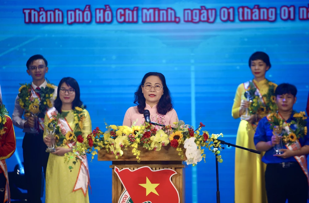 Bà Nguyễn Thị Lệ, Chủ tịch HĐND TP.HCM phát biểu tại lễ tuyên dương. Ảnh: NGUYỆT NHI