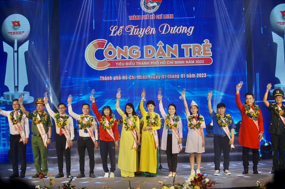 12 gương mặt công dân tiêu biểu năm 2022, đều là những cá nhân xuất sắc nỗ lực, sáng tạo đóng góp tích cực vào sự phát triển của TP.HCM. Ảnh: NGUYỆT NHI