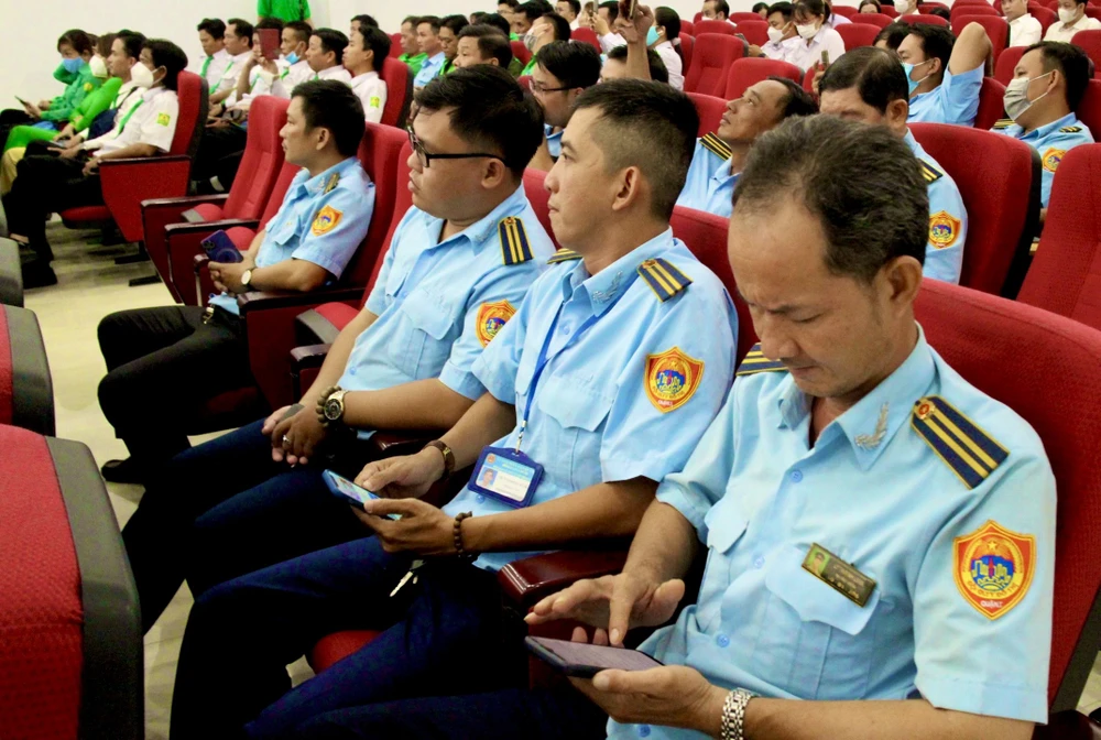 Tại chương trình mỗi người lao động sẽ nhận được một mã mua hàng online miễn phí trị giá 500.000 đồng. Ảnh: H.Đ