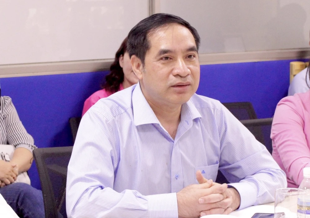 Ông Vũ Trọng Bình, Cục trưởng Cục Việc làm, Bộ LĐTB&amp;XH làm việc với đại diện Công ty TNHH PouYuen Việt Nam. Ảnh: M.T