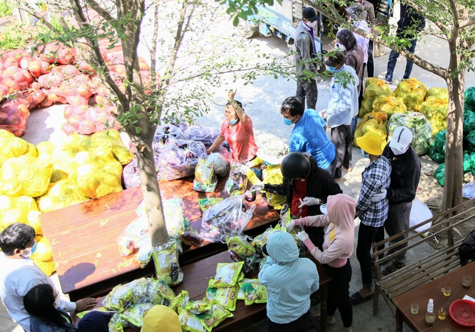 Hình ảnh mọi người chung tay hỗ trợ Văn Lâm 3 ảnh 9