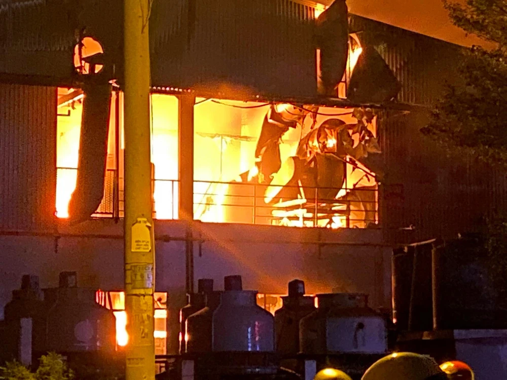 33 cảnh sát bị thương khi chữa cháy ở Khu chế xuất Tân Thuận ảnh 4