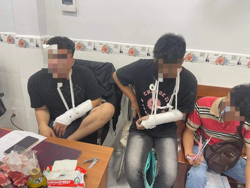 Công an triệu tập nhóm côn đồ tấn công người dân tại Nhà Bè ảnh 2