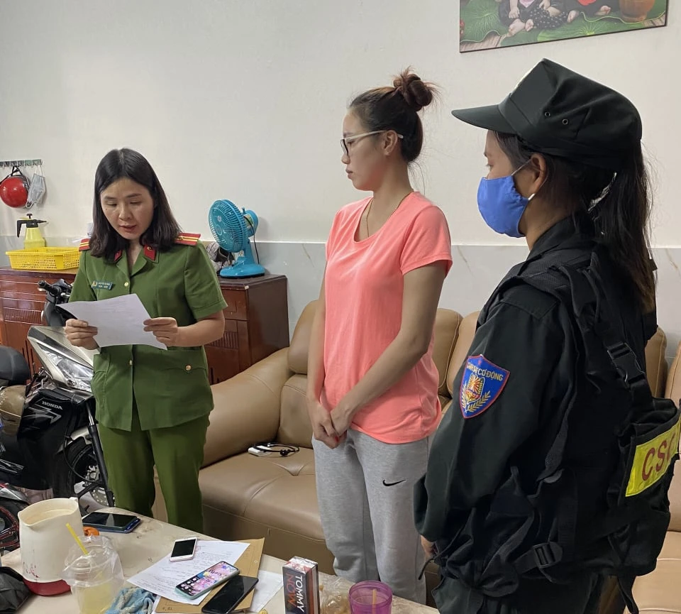 Phá đường dây đánh bạc hàng trăm tỉ đồng ở TP.HCM ảnh 4