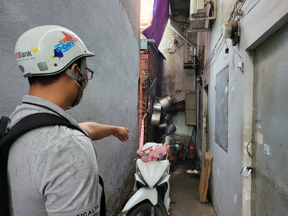 Nơi xảy ra vụ việc là phòng trọ nằm ở cuối dãy. Ảnh: TS