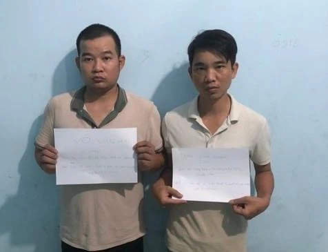 An và Nghĩa bị công an bắt giữ. Ảnh: NTCC