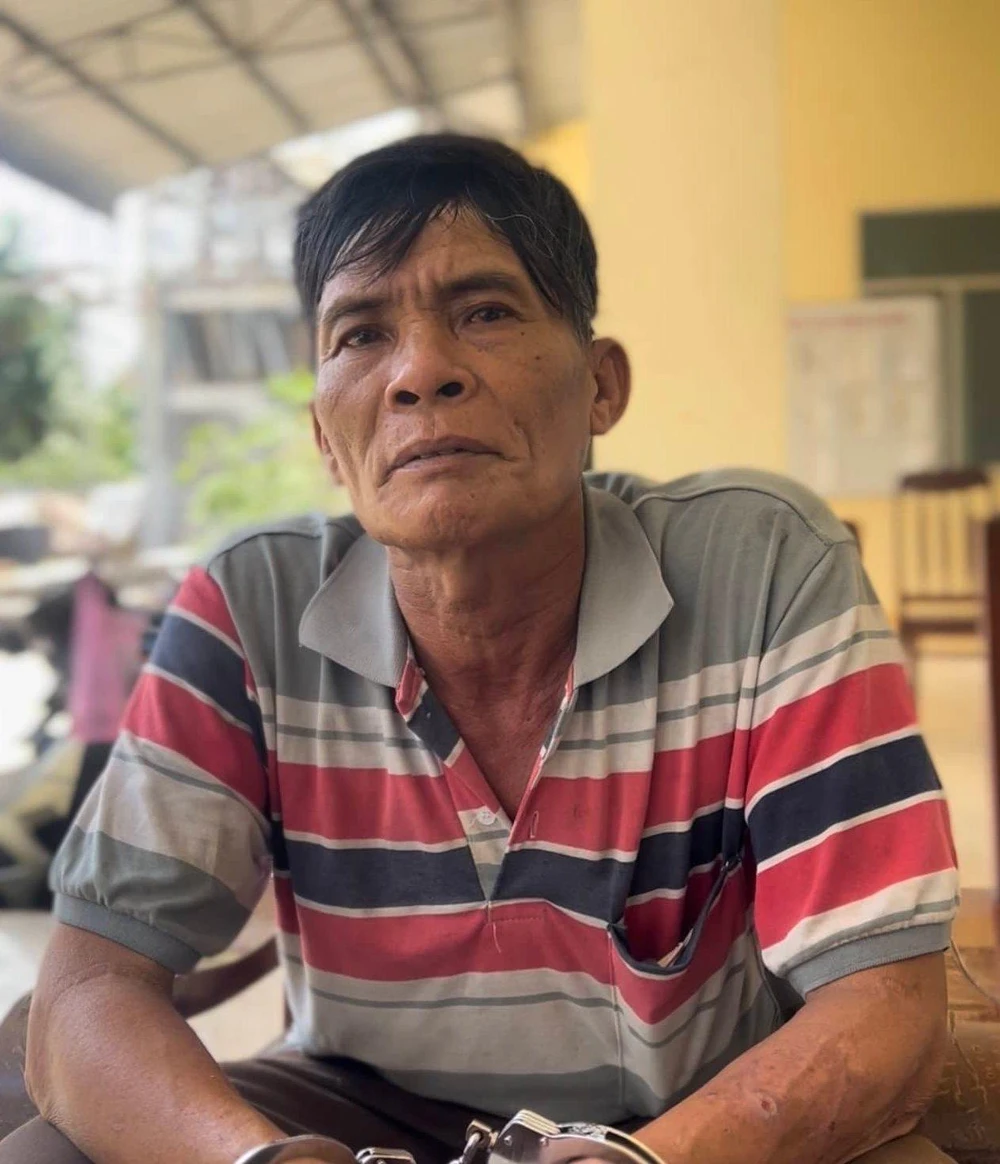 Nghi phạm Lê Công Hậu bị công an bắt giữ. Ảnh: TS