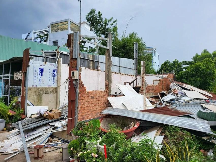 Nhà xây không phép của chị C bị đoàn cưỡng chế tháo dỡ và xảy ra mất tài sản. Ảnh: TS