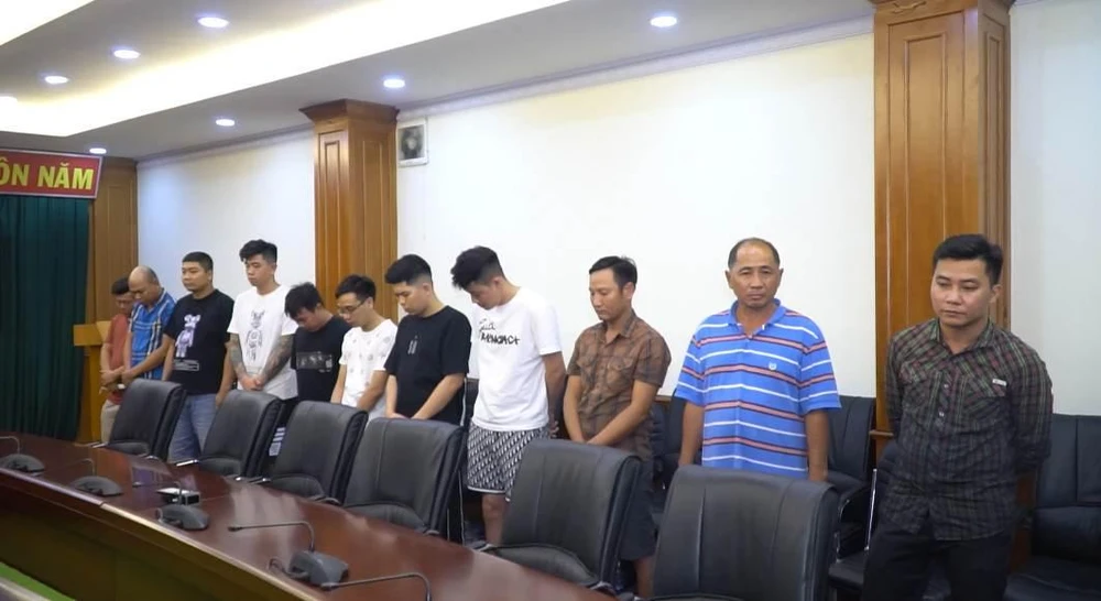 Nhiều người trong đường dây bị công an bắt giữ. Ảnh: CTV