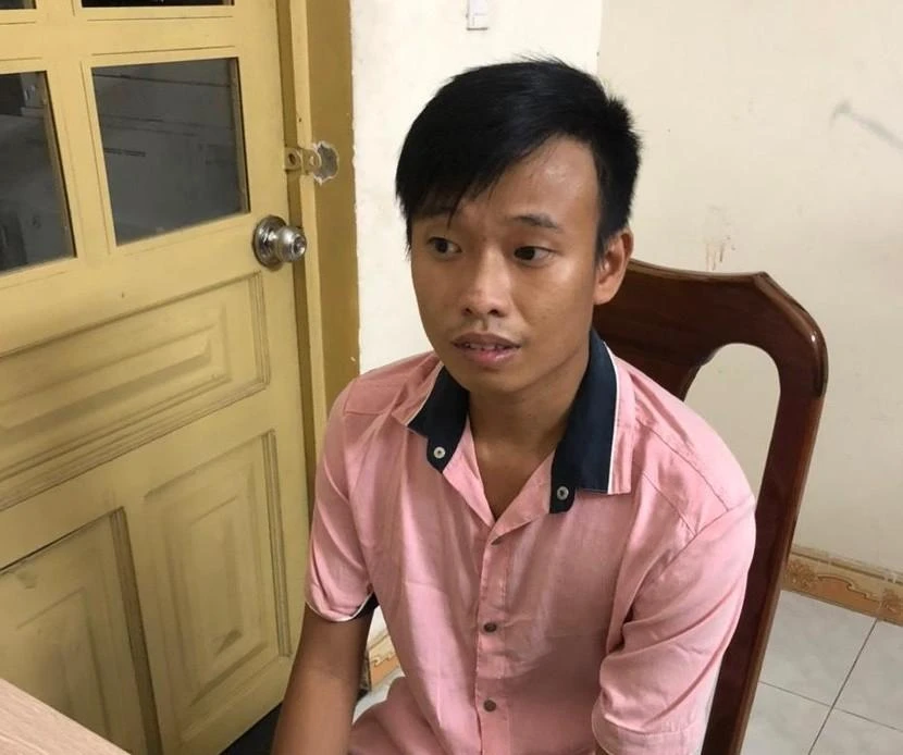 Huỳnh Ngọc Quân ra đầu thú sau khi sát hại bạn cùng dãy trọ tại TP Thủ Đức. Ảnh: CTV