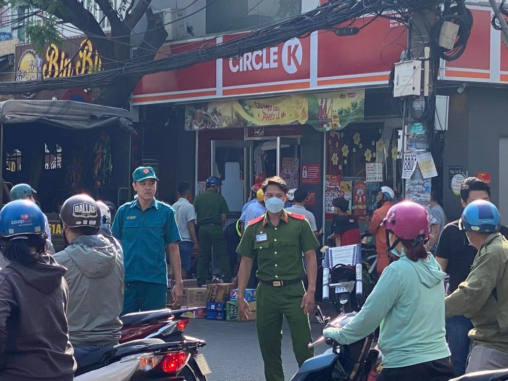 Công an phong tỏa hiện trường. Ảnh: P.U