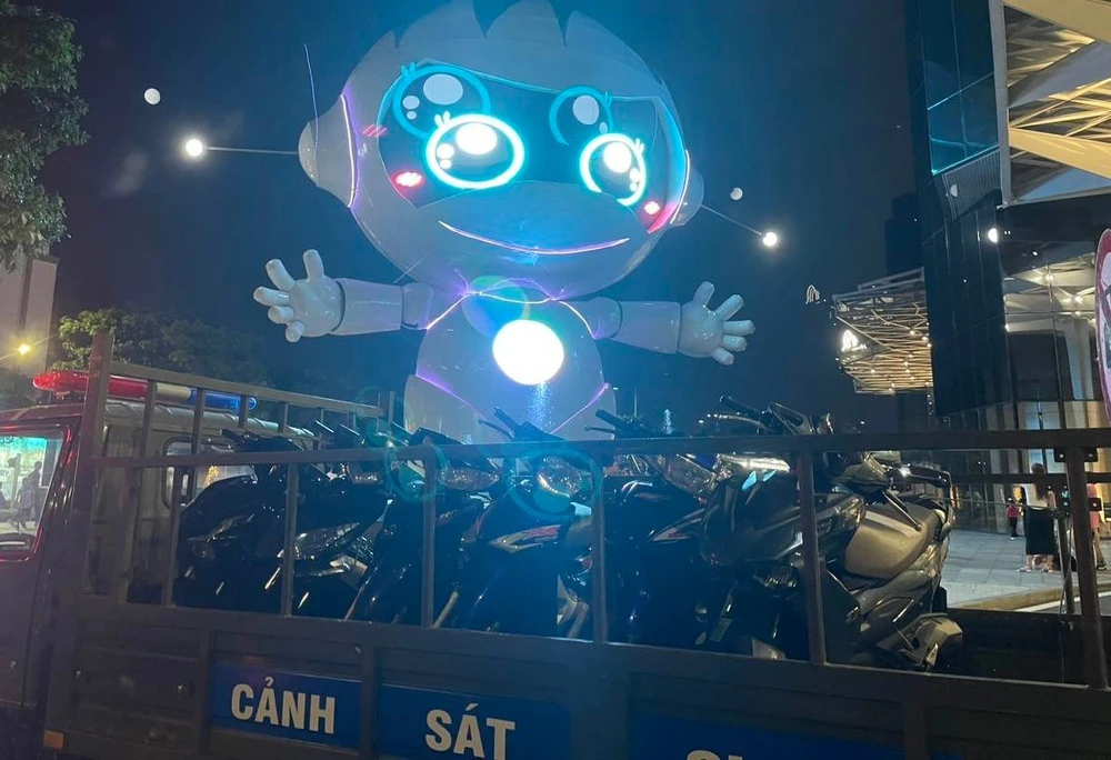 Các xe vi phạm được công an tạm giữ. Ảnh: TS