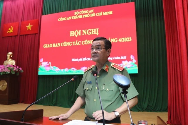 Tại Hội nghị giao ban công tác tháng 4, Thiếu tướng Lê Hồng Nam yêu cầu các đơn vị tăng cường đấu tranh tội phạm đường phố, kinh tế, ma túy… Ảnh: CA