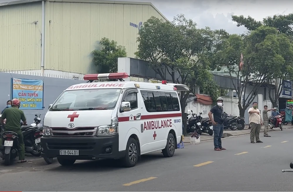 Công an điều tra nguyên nhân vụ việc. Ảnh: CM