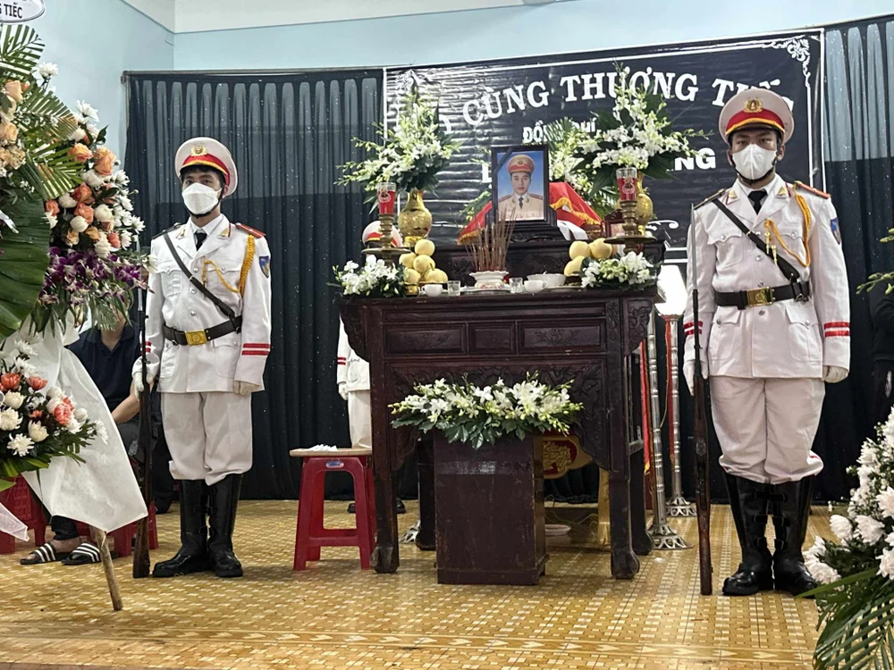 Tang lễ Đại uý Lê Ánh Sáng được tổ chức tại TP Bảo Lộc, tỉnh Lâm Đồng. Ảnh: VT