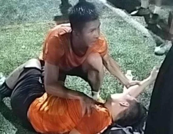 T bị đánh ngất xỉu tại sân 79. Ảnh: CTV