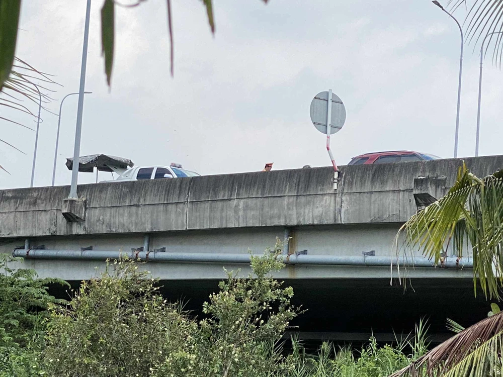 Phát hiện thi thể gần đường cao tốc TP.HCM - Dầu Giây