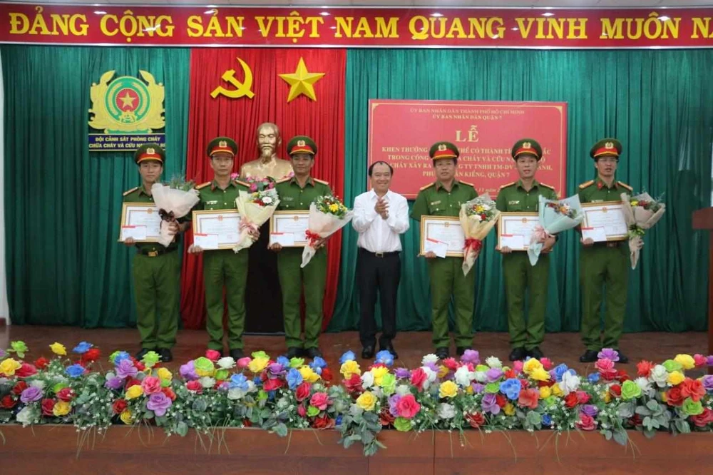 khen thuong pccc.jpg