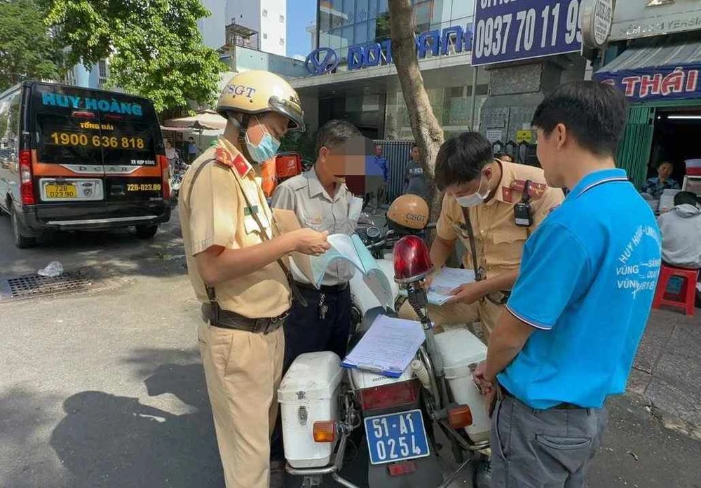 Tài xế nhậu từ hôm trước, hôm sau CSGT đo vẫn có nồng độ cồn