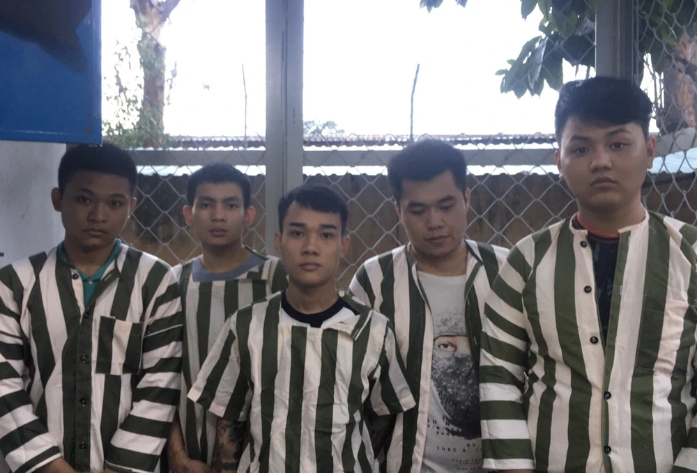 Đi giải quyết mâu thuẫn, nhóm người dùng súng bắn nhầm nữ chủ quán