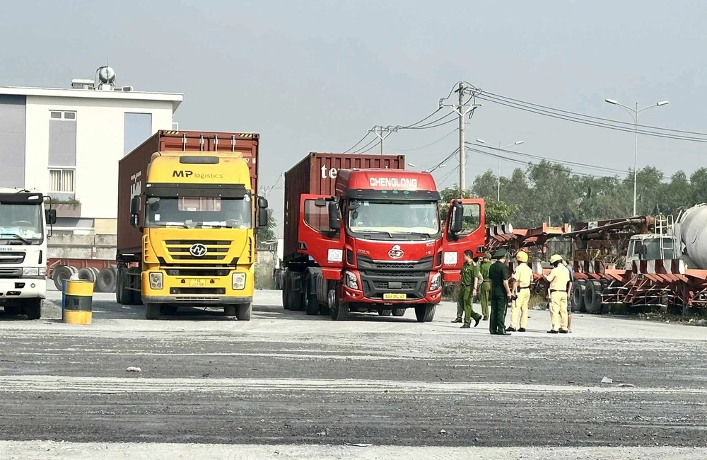 Nhậu từ hôm trước, hôm sau tài xế container vẫn có nồng độ cồn