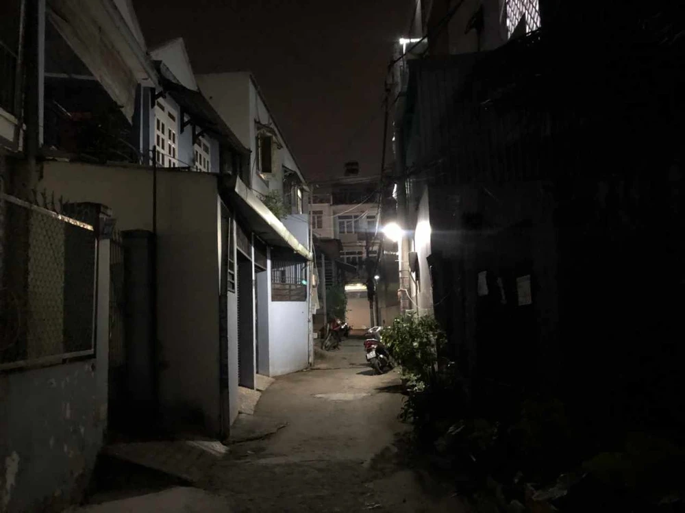 Thiếu tiền đóng học phí cho con, đi cướp giật dây chuyền