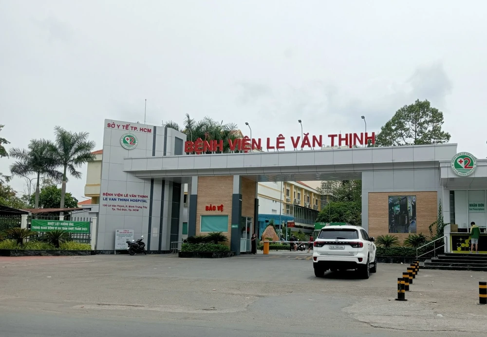 Nói ngộ độc do ăn bánh người lạ nhưng hiện trường có vỏ bóng cười