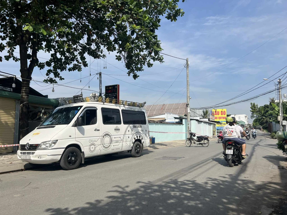 Chủ khu nhà trọ tử vong bất thường trên vỉa hè ở Thủ Đức