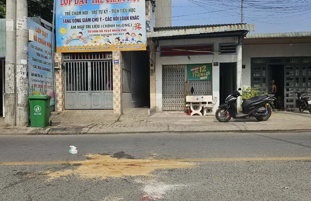 Video bà chở cháu đi học bị tai nạn, cháu bị xe tải cán tử vong