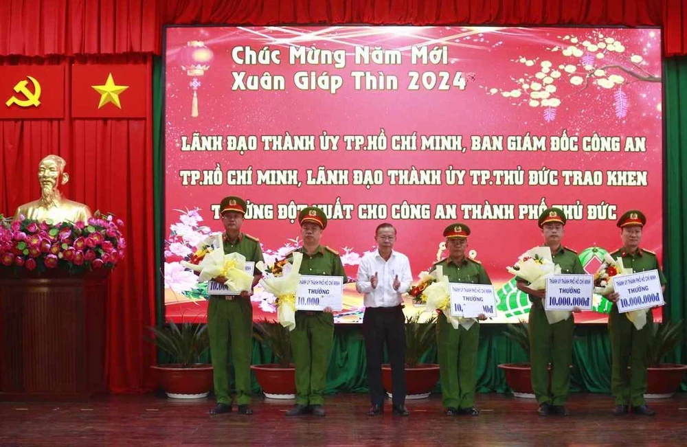 khen-thuong-phan-xac.jpg