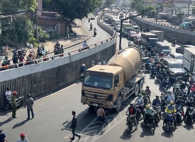 Công an tìm camera vụ tai nạn khiến 1 người tử vong tại ngã tư Linh Xuân