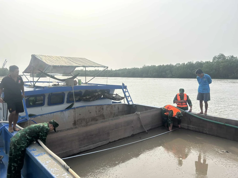 800m3 cát bí ẩn trên ba chiếc tàu ở biển Cần Giờ