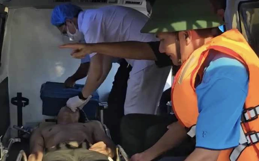 Ly dị vợ, nhảy cầu tự tử thì được bộ đội cứu