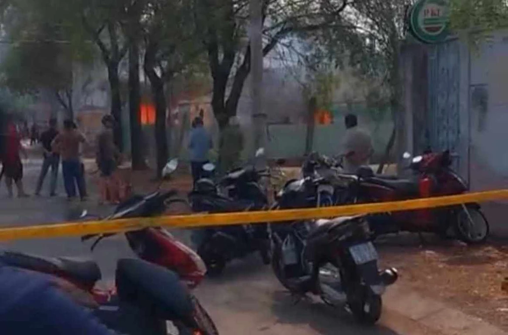 Sử dụng máy hàn làm bắn tia lửa gây cháy nhà xưởng