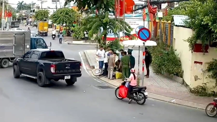 Nghi phạm tẩu thoát từ nhà tạm giữ, công an chạy theo khống chế