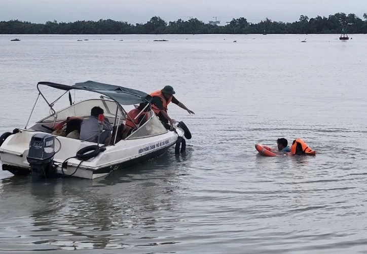 Cựu cán bộ công an tử vong khi lật vỏ lãi trên sông Đồng Nai