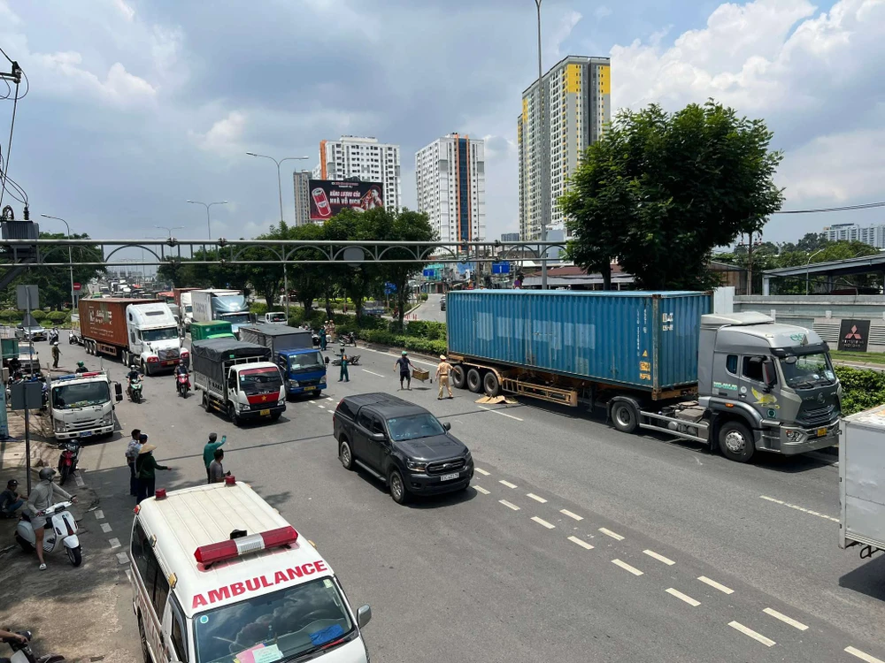 Tai nạn liên hoàn, 1 người tử vong tại TP Thủ Đức