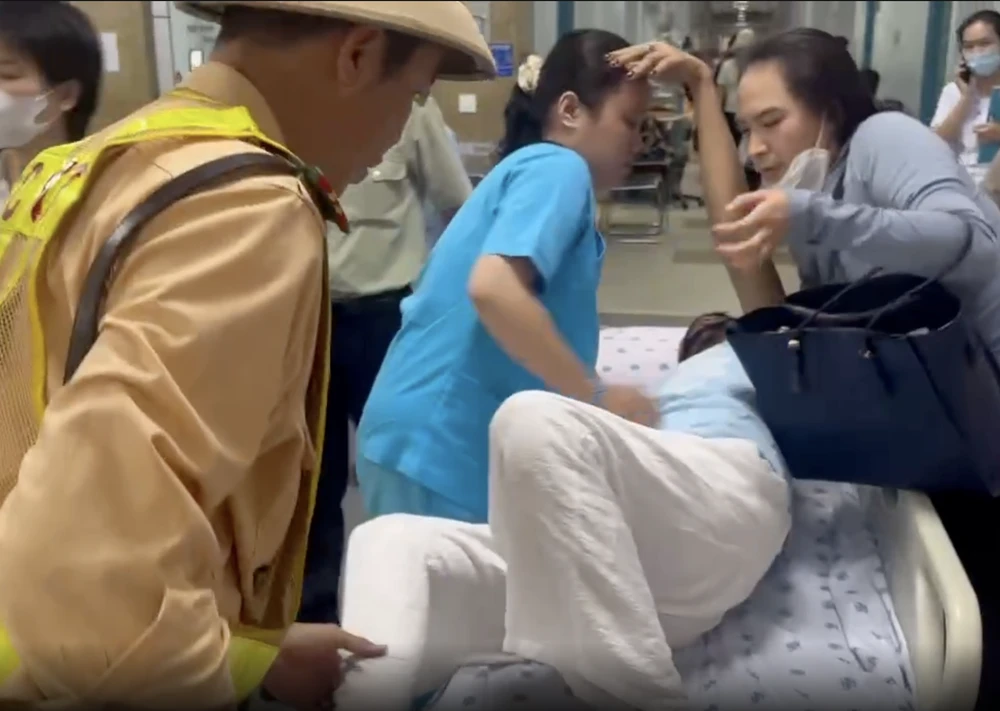 Cục CSGT dẫn đường trên cao tốc đưa bệnh nhân đi cấp cứu