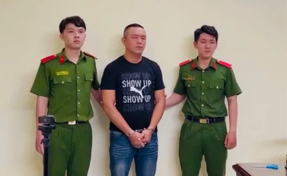 Khởi tố, bắt giam người người đập kính ô tô, hành hung tài xế tại Thủ Đức