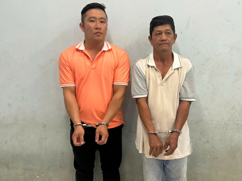 Bố vợ và con rể bị bắt khẩn cấp vì đập đầu xe ôm công nghệ ở Bình Thạnh