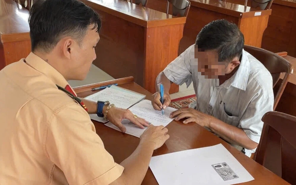 Người tự ý chỉnh đèn tín hiệu giao thông tại TP Thủ Đức bị phạt lỗi gì ?