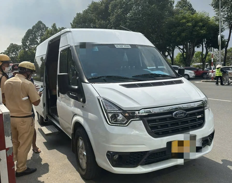 Khách không thắt dây an toàn, tài xế bị phạt 900 ngàn đồng