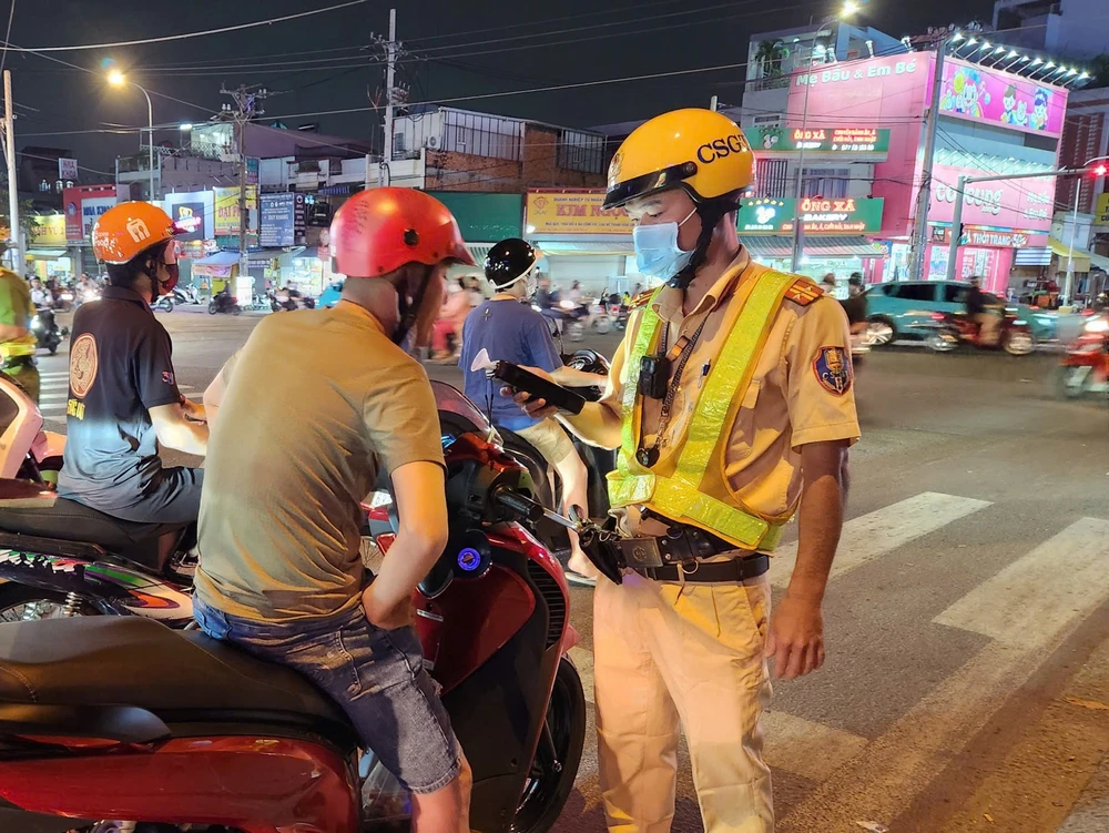 Người vi phạm có bằng lái xe mà không xuất trình sẽ bị phạt nặng hơn