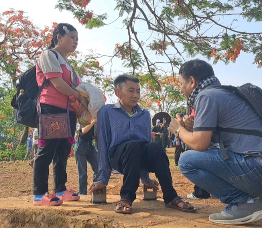 Hàng vạn người tham quan Đồi A1 trước ngày đại lễ chiến thắng Điện Biên Phủ