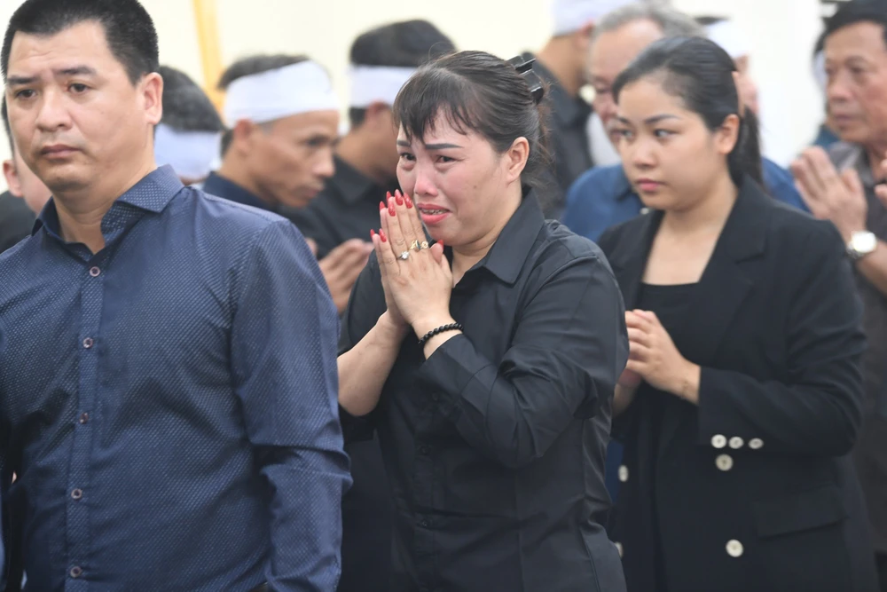 Người dân đẫm lệ đến kính viếng Tổng Bí thư Nguyễn Phú Trọng-10.jpg