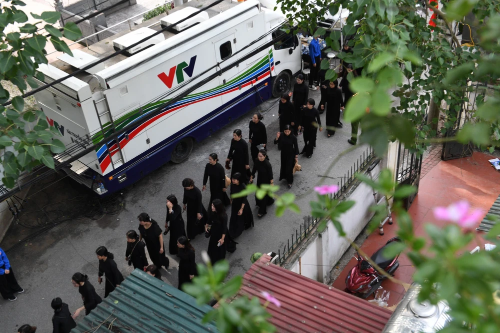 Người dân đẫm lệ đến kính viếng Tổng Bí thư Nguyễn Phú Trọng-17.jpg