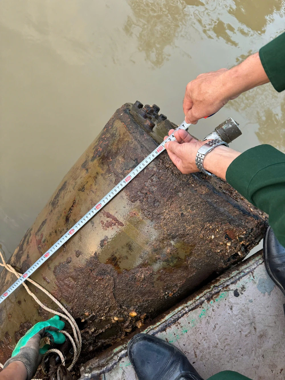 Lai-phat-hien-qua-bom-hon-1.3 tan-tai-cau-Long-Bien-2.jpg