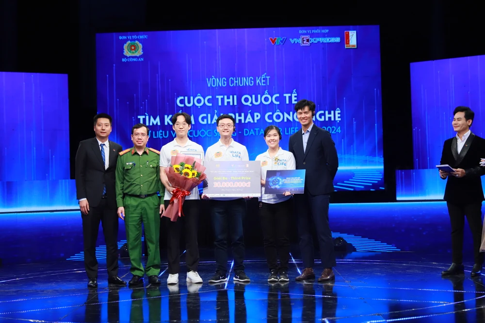 Chung-ket-cuoc-thi-Data-for-life-2024-goi-ten-doi-chien-thang-10.JPG